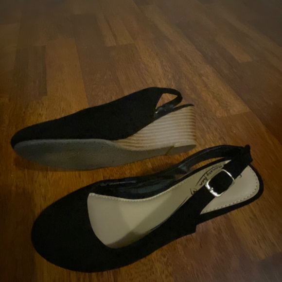 Sandals - Picture 2 of 2